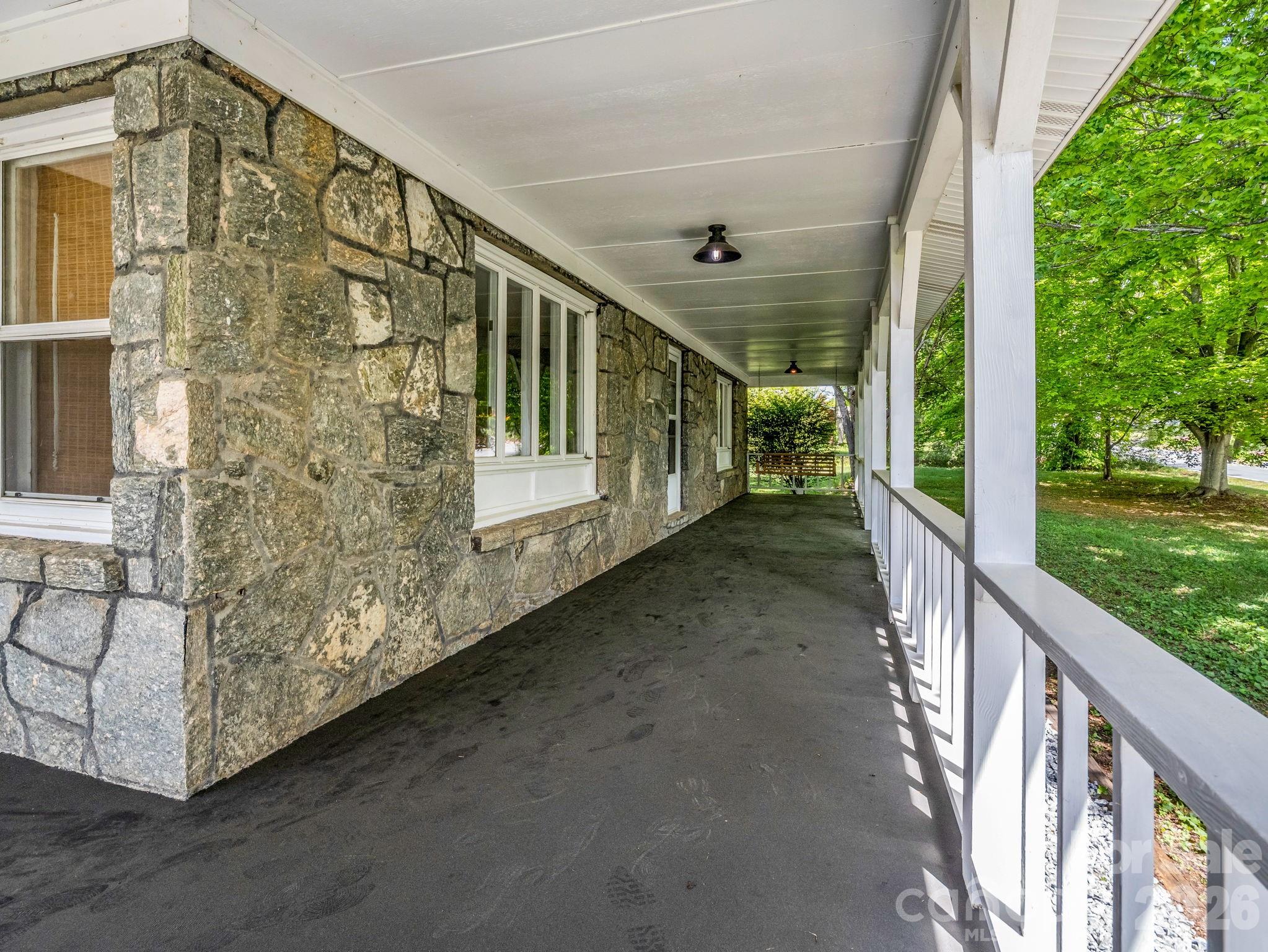 363 Etowah School Road — Hendersonville
