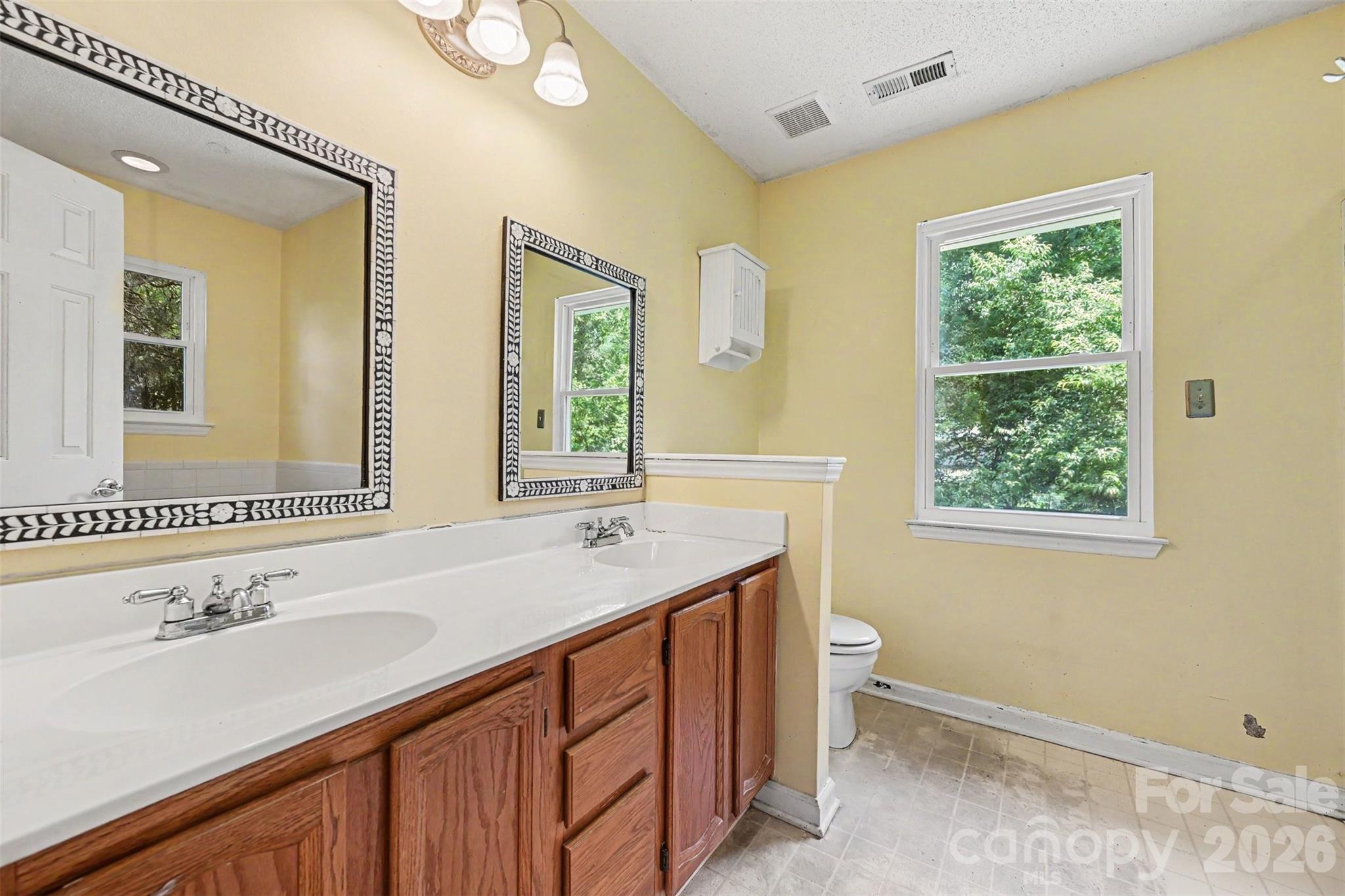 8410 Gidleigh Court — Charlotte