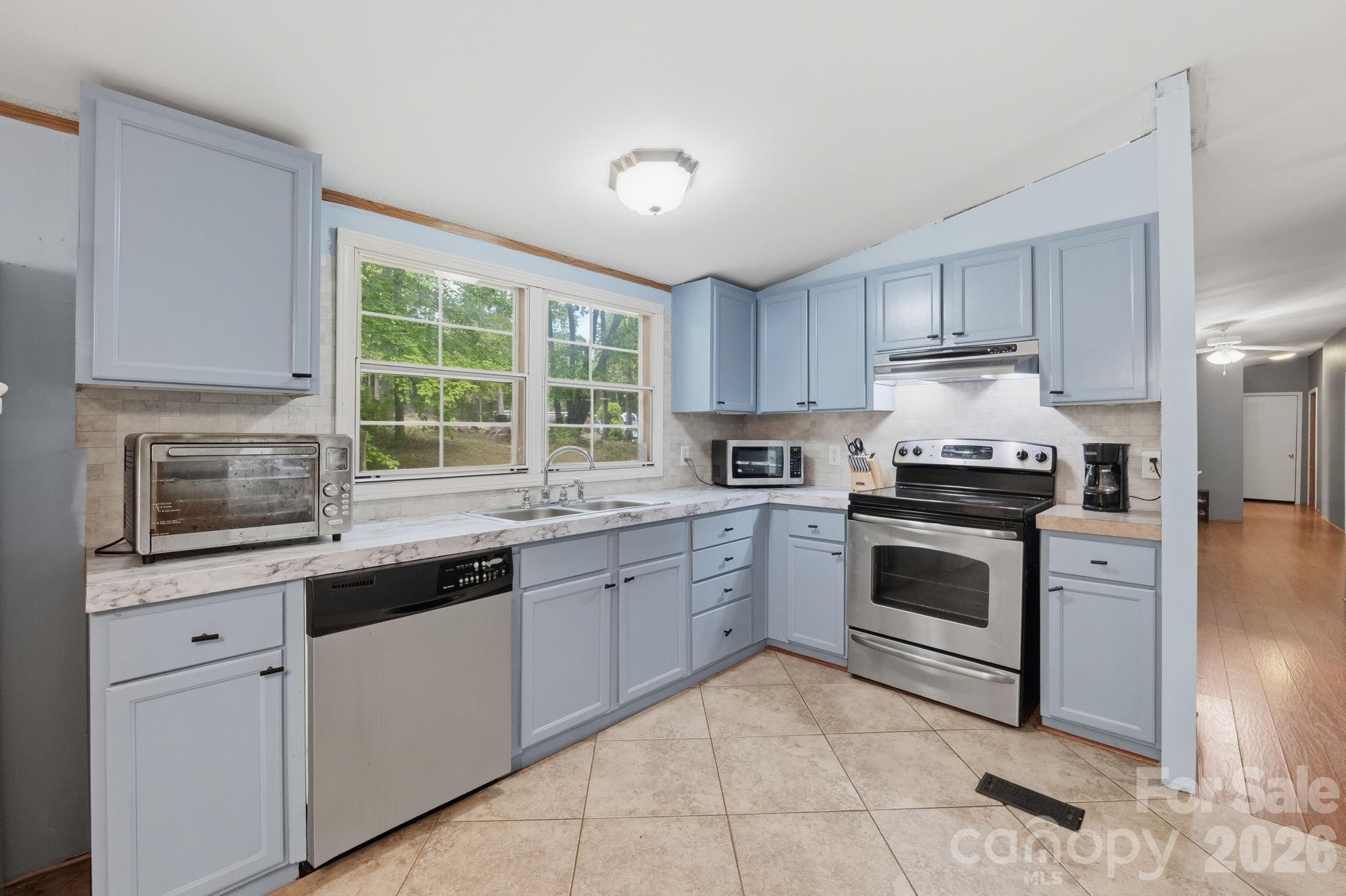 365 Sunflower Road — Statesville
