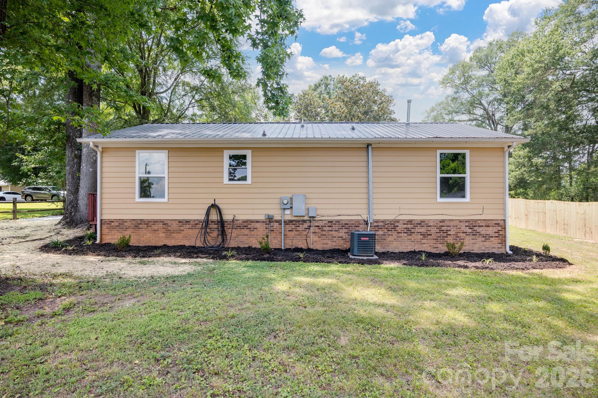 612 Welsh Avenue — Monroe