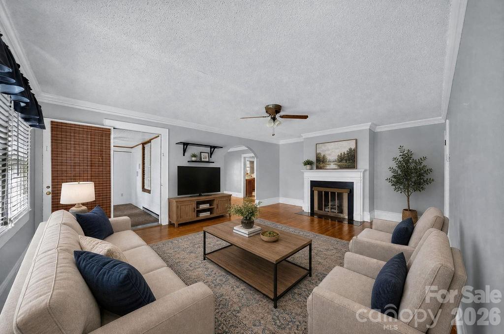 1822 W Sugar Creek Road — Charlotte