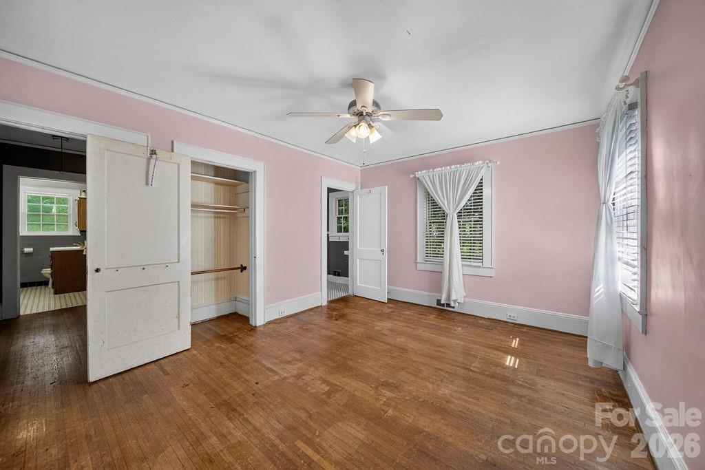 1822 W Sugar Creek Road — Charlotte