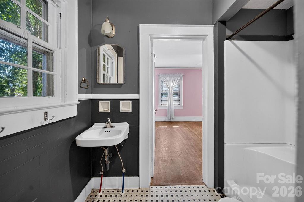 1822 W Sugar Creek Road — Charlotte
