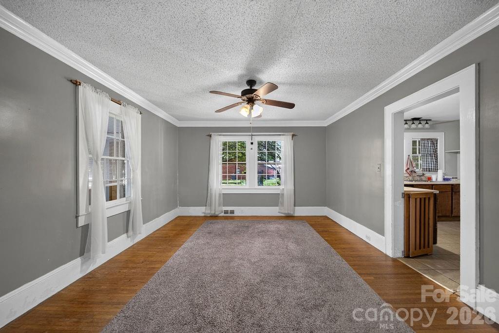 1822 W Sugar Creek Road — Charlotte