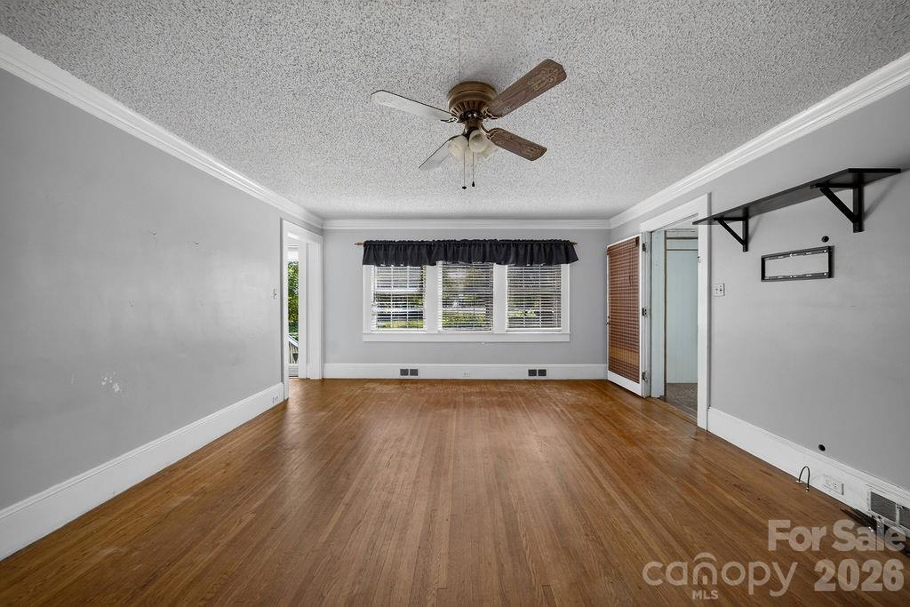 1822 W Sugar Creek Road — Charlotte
