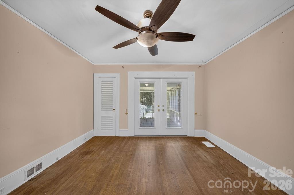 1822 W Sugar Creek Road — Charlotte