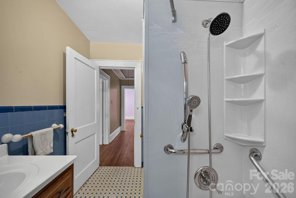 1822 W Sugar Creek Road — Charlotte