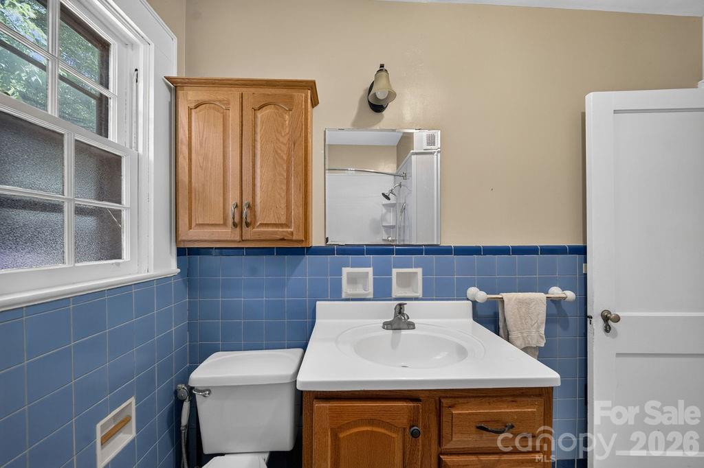 1822 W Sugar Creek Road — Charlotte