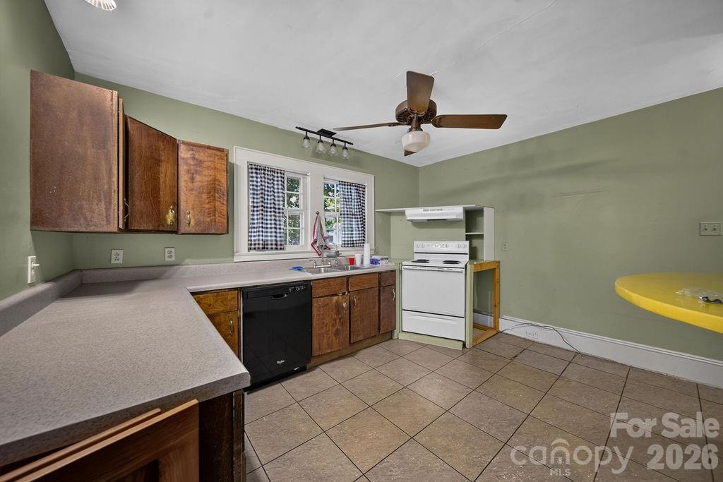 1822 W Sugar Creek Road — Charlotte