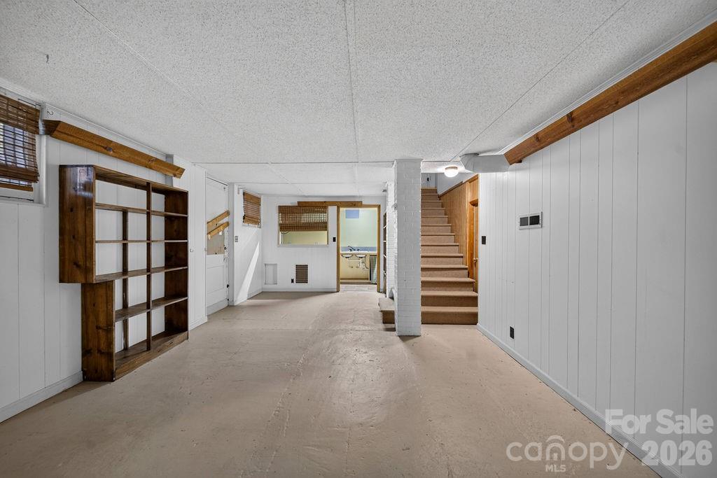 1822 W Sugar Creek Road — Charlotte