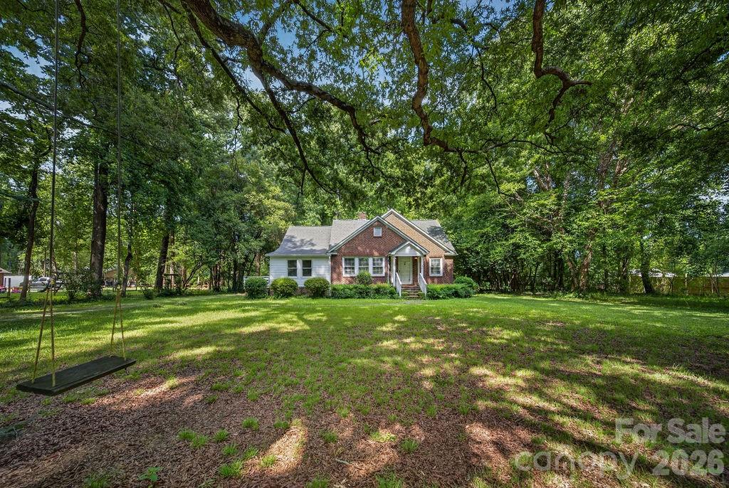 1822 W Sugar Creek Road — Charlotte