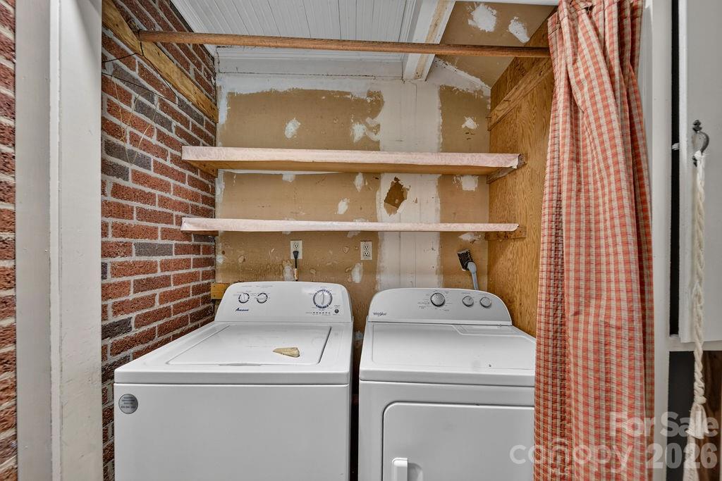 1822 W Sugar Creek Road — Charlotte