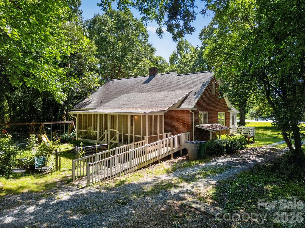 1822 W Sugar Creek Road — Charlotte