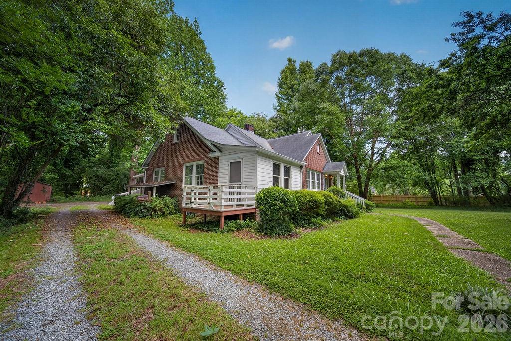 1822 W Sugar Creek Road — Charlotte