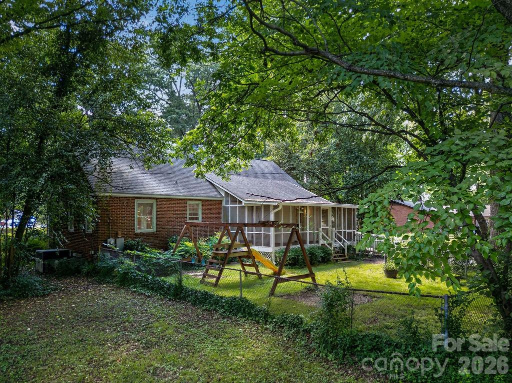 1822 W Sugar Creek Road — Charlotte