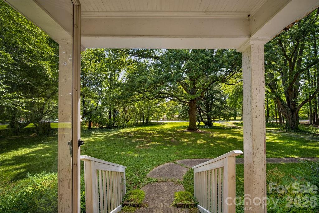 1822 W Sugar Creek Road — Charlotte