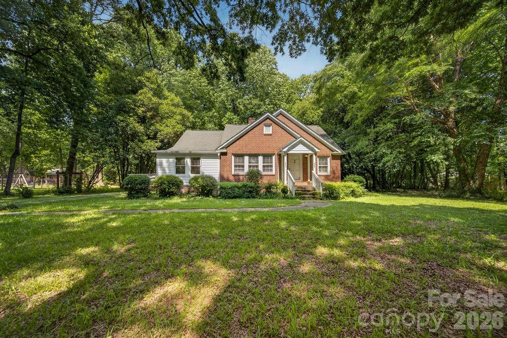 1822 W Sugar Creek Road — Charlotte