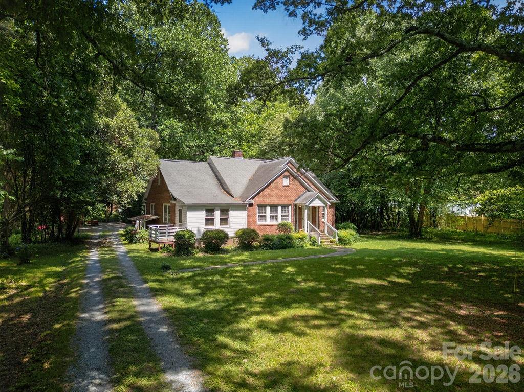 1822 W Sugar Creek Road — Charlotte