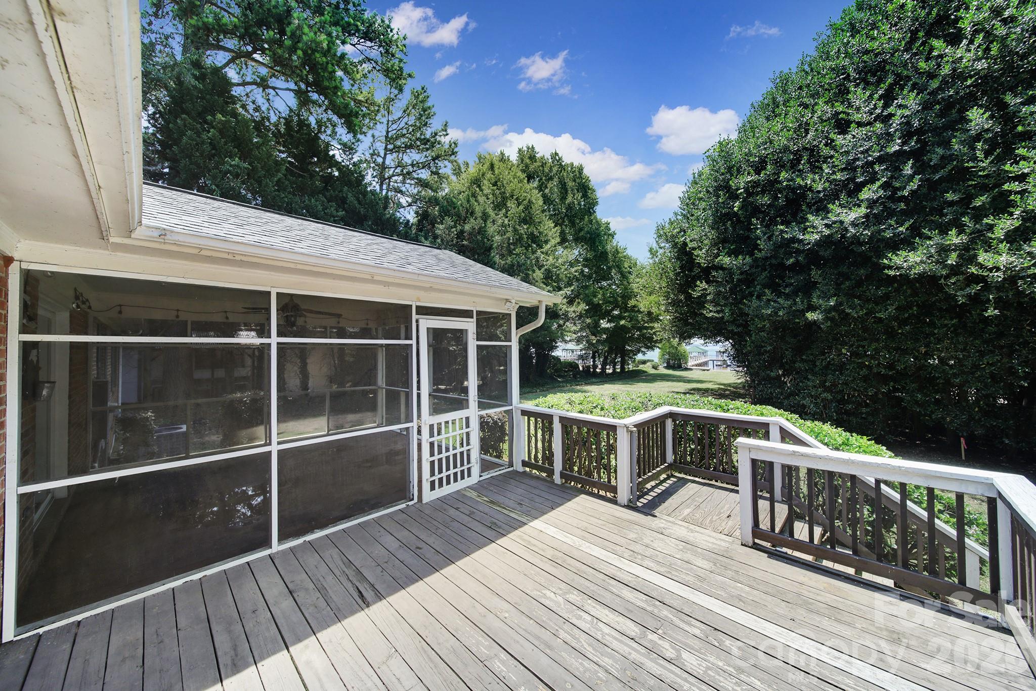704 Isle Of Pines Road — Mooresville