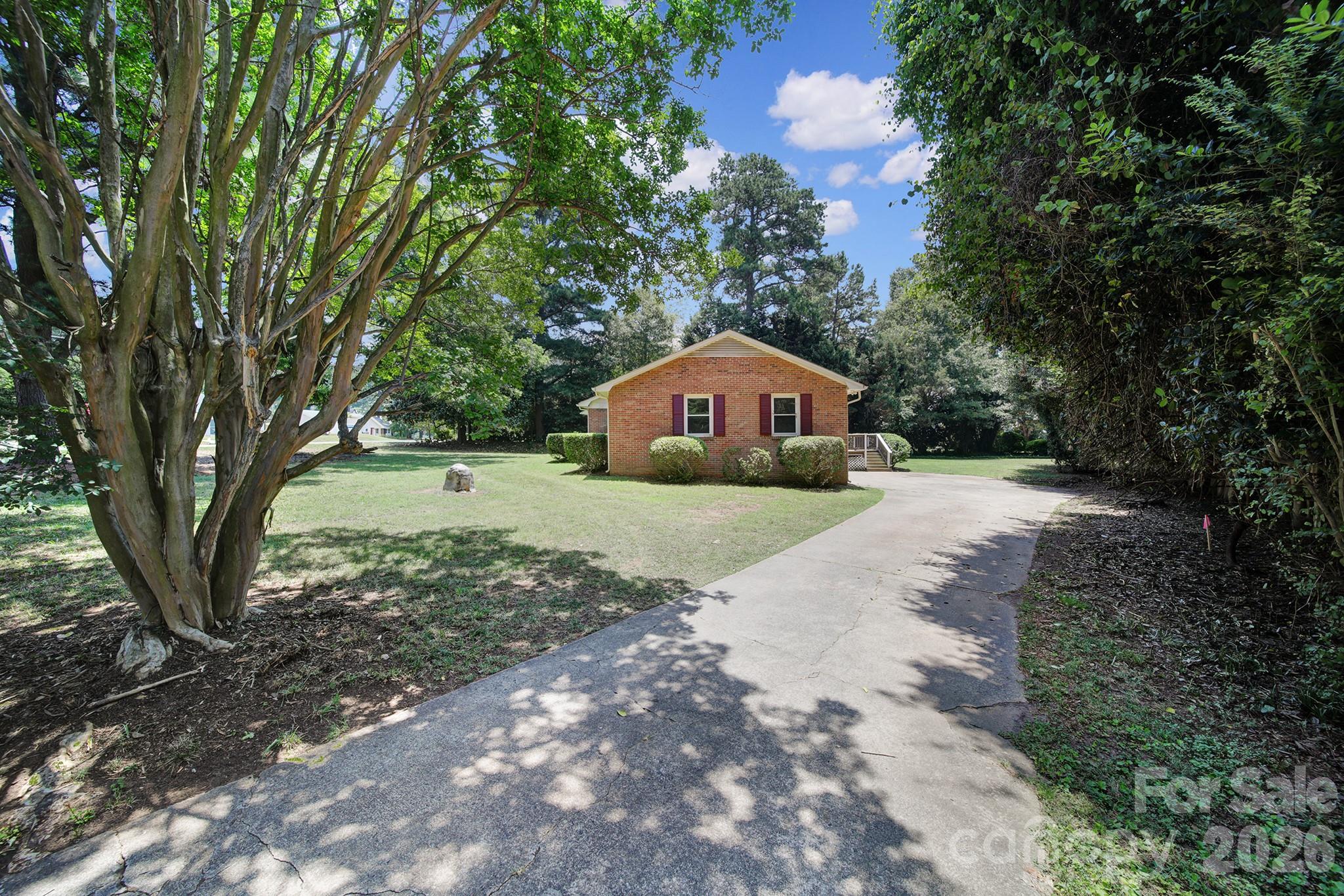 704 Isle Of Pines Road — Mooresville