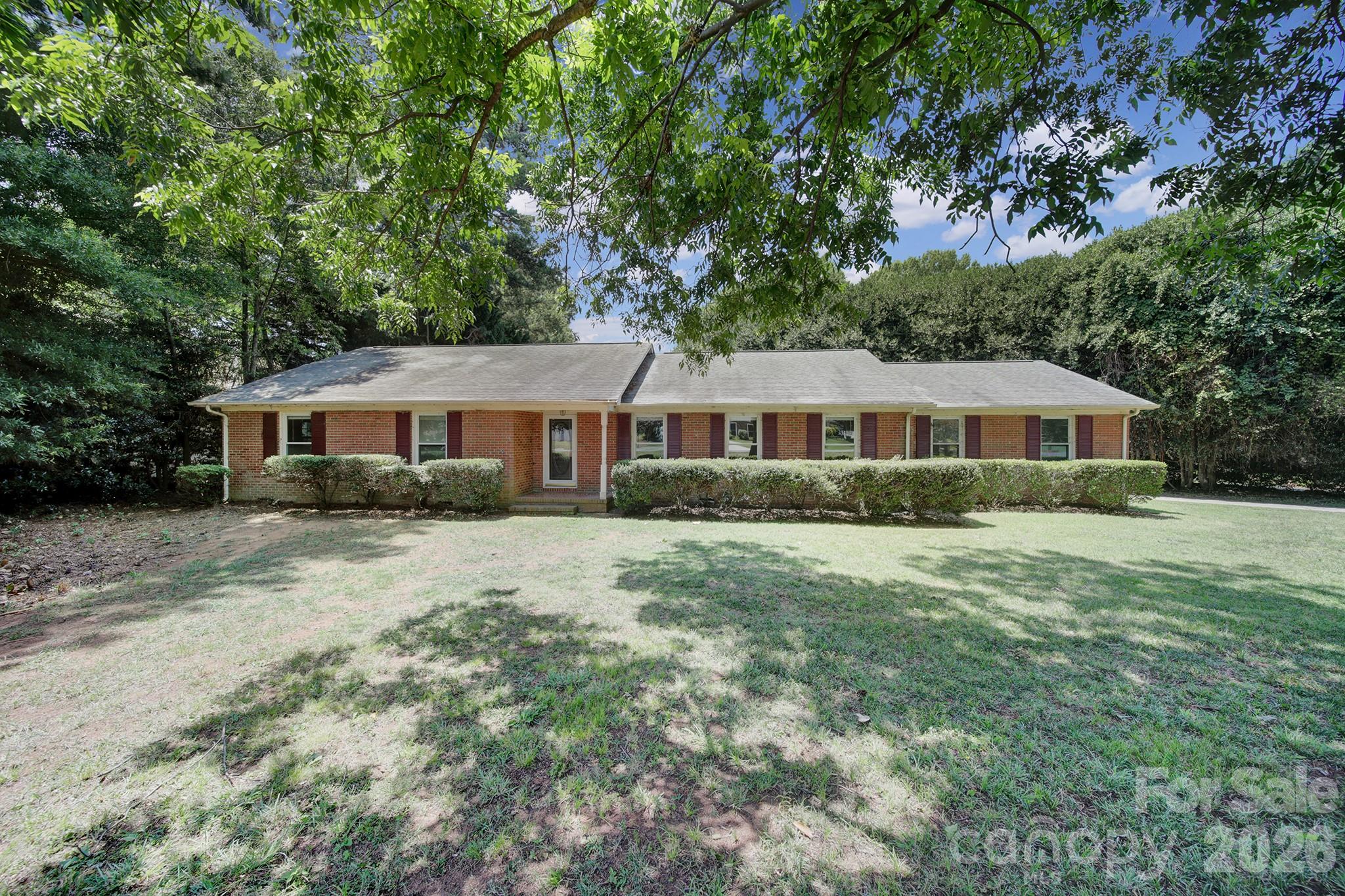 704 Isle Of Pines Road — Mooresville