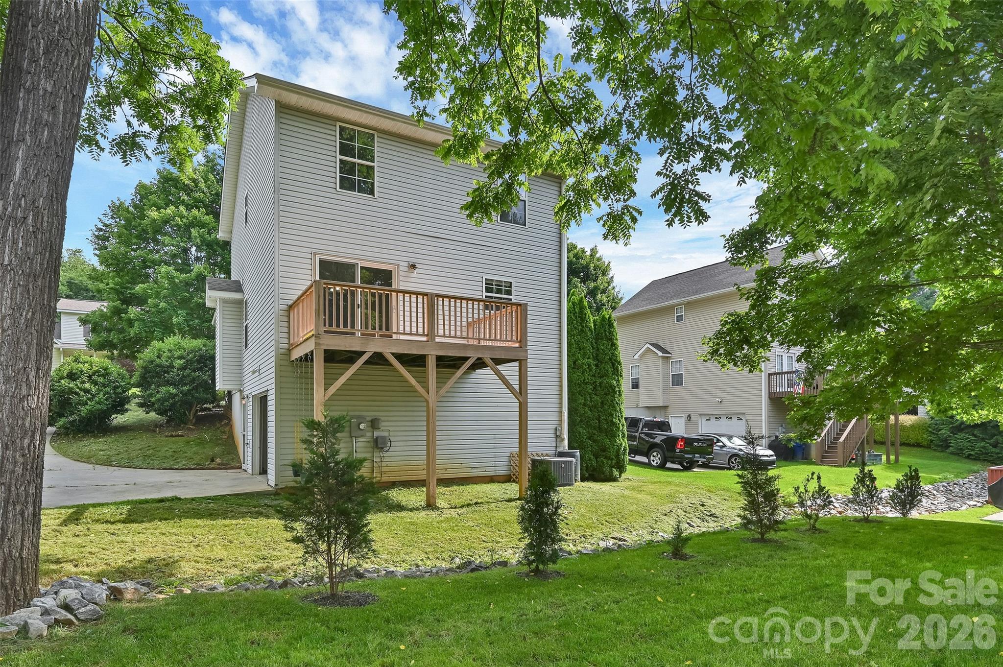 11 Ridgeland Lane — Asheville