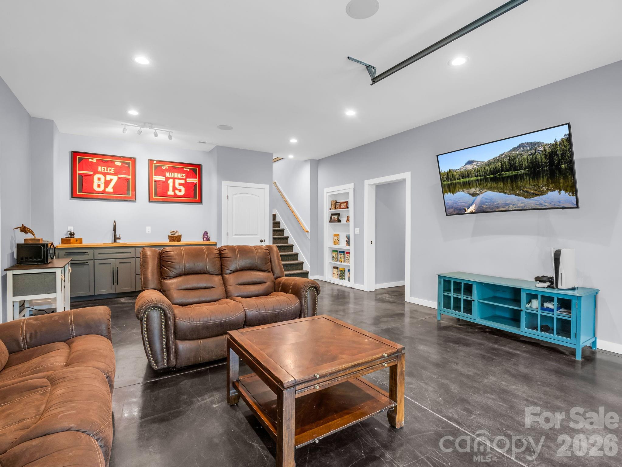 617 South Cove Road — Mill Spring
