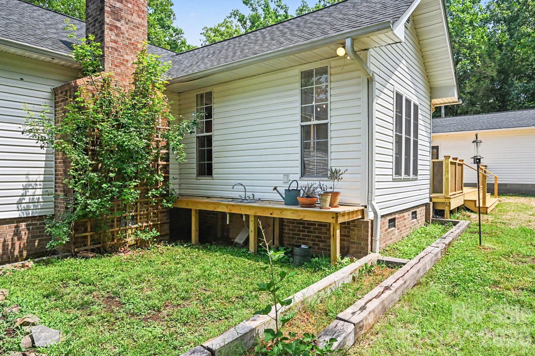 8900 Lazy Ridge Lane — Concord