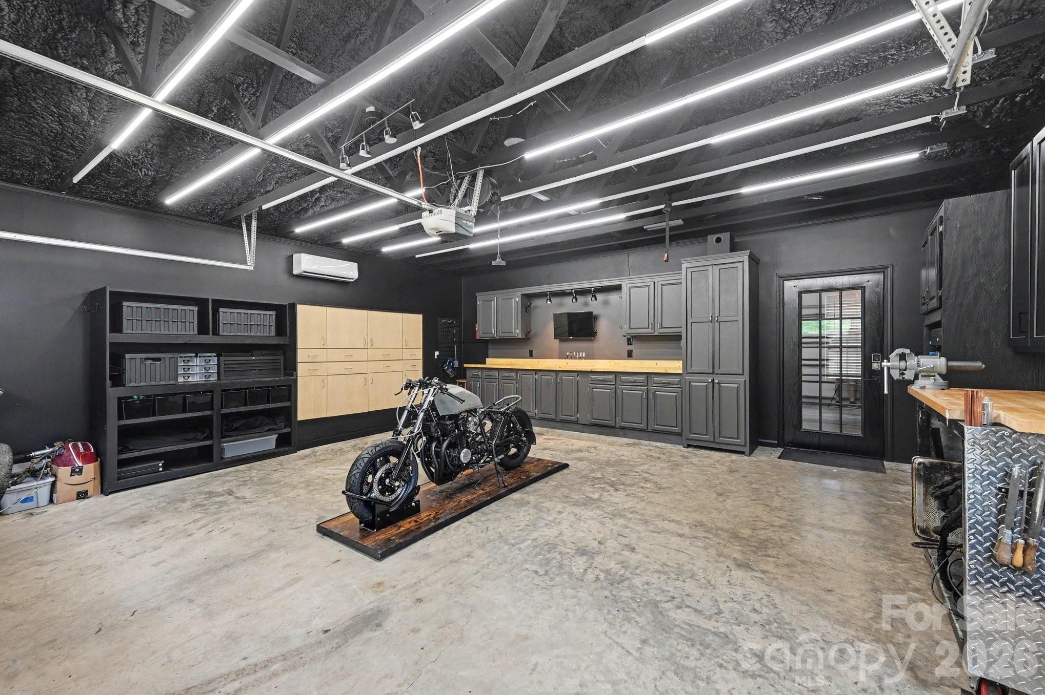 8900 Lazy Ridge Lane — Concord
