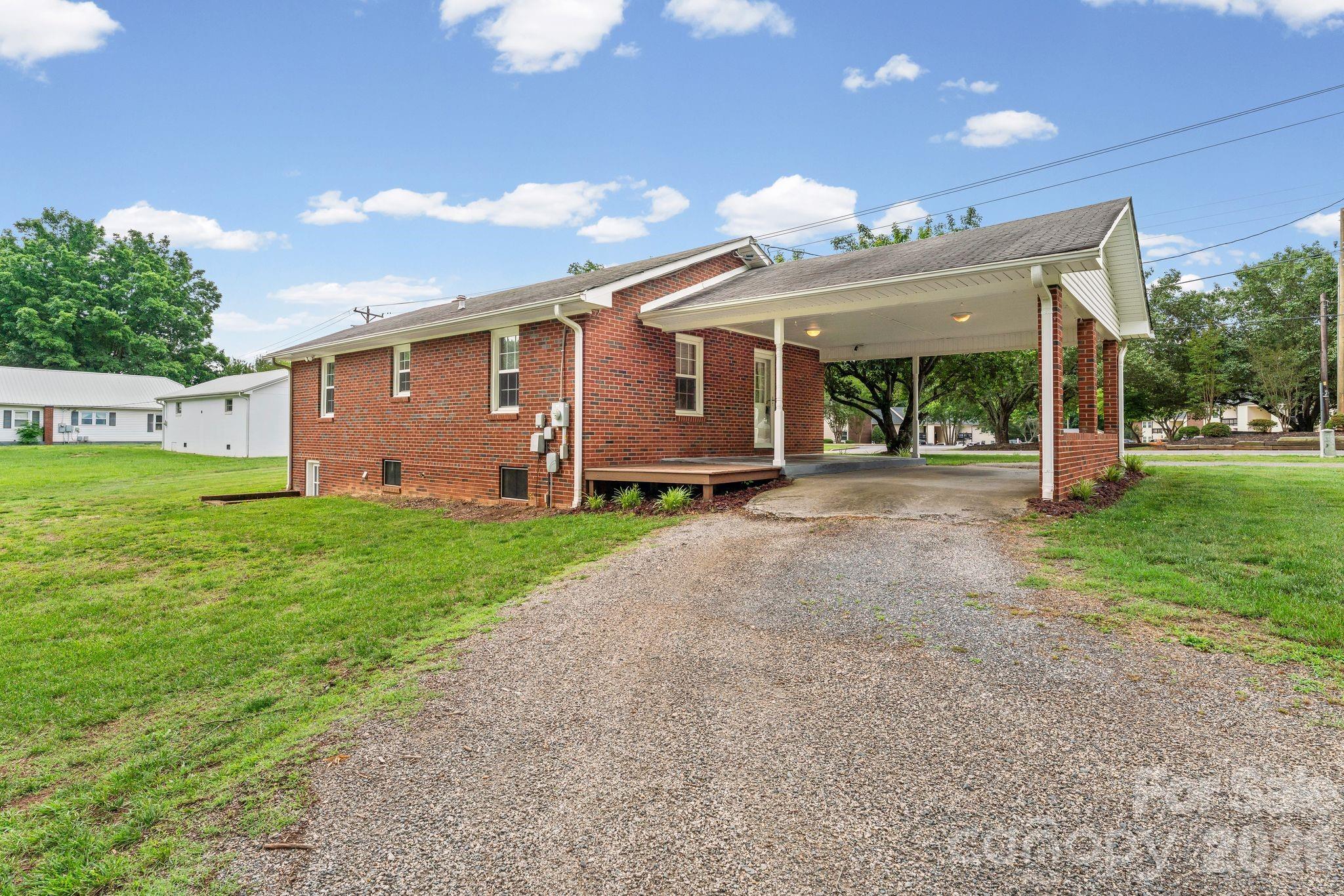 301 Milling Road — Mocksville