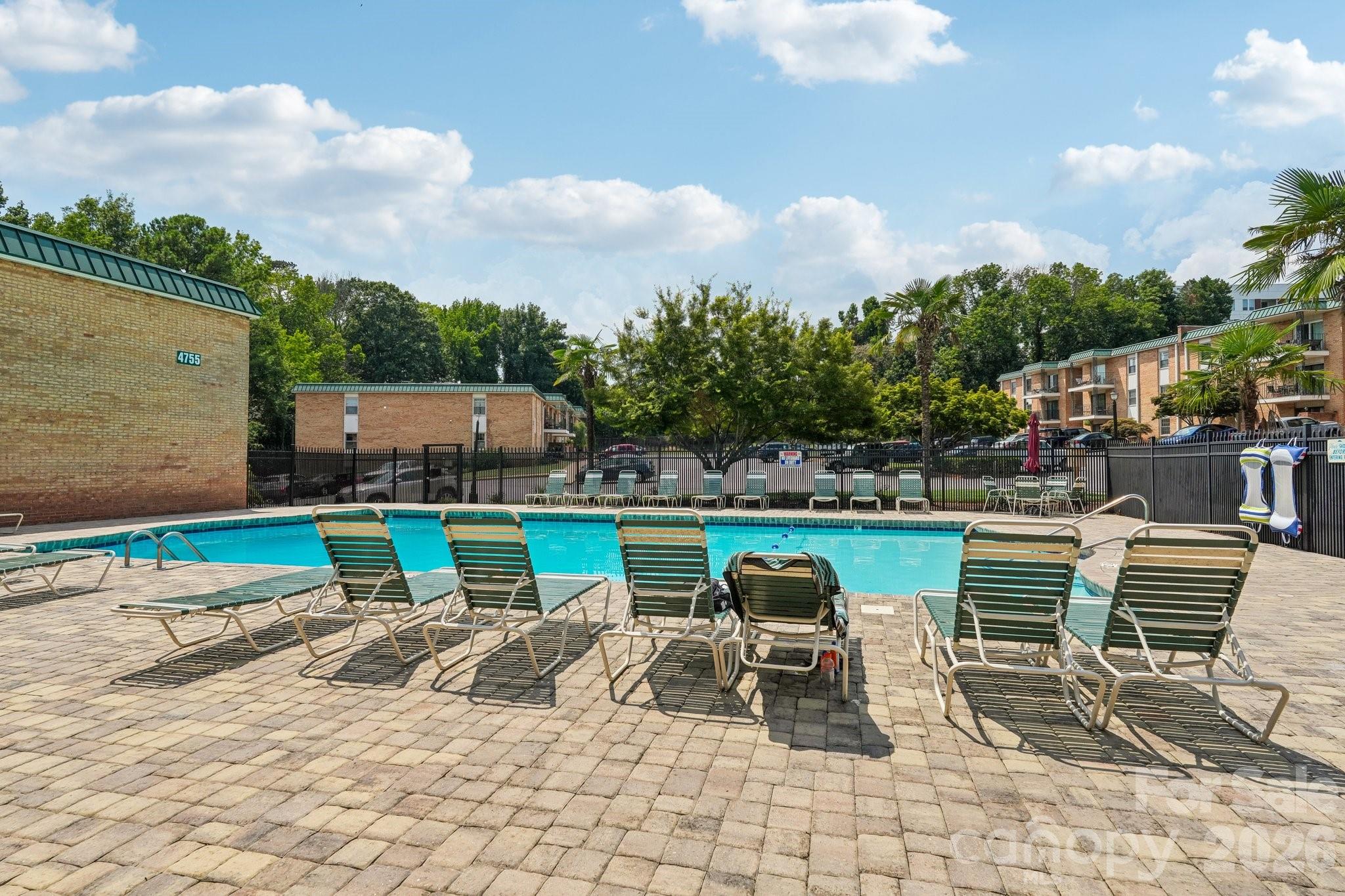 4736 Hedgemore Drive — Charlotte