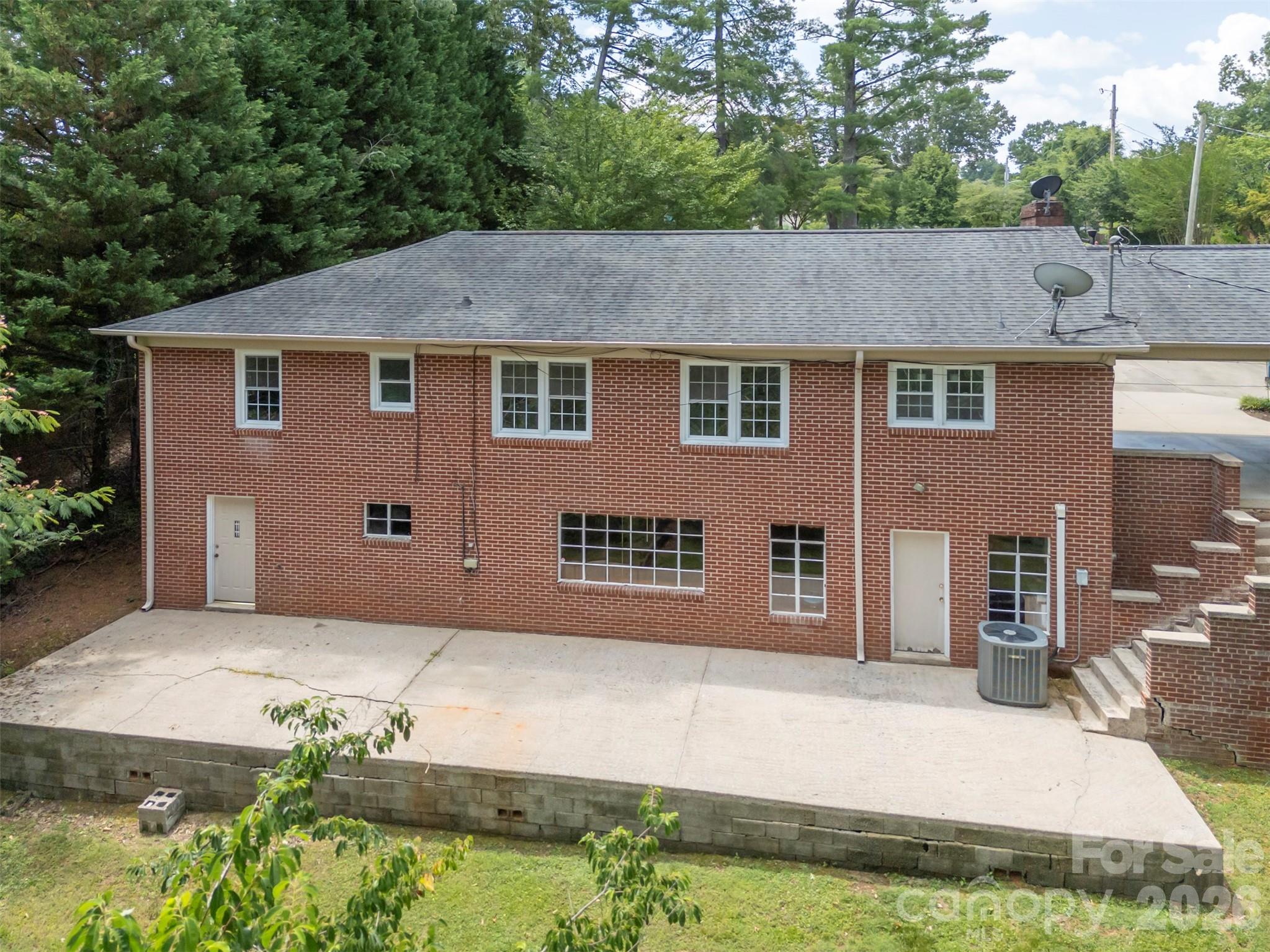 303 Elizabeth Avenue — Forest City