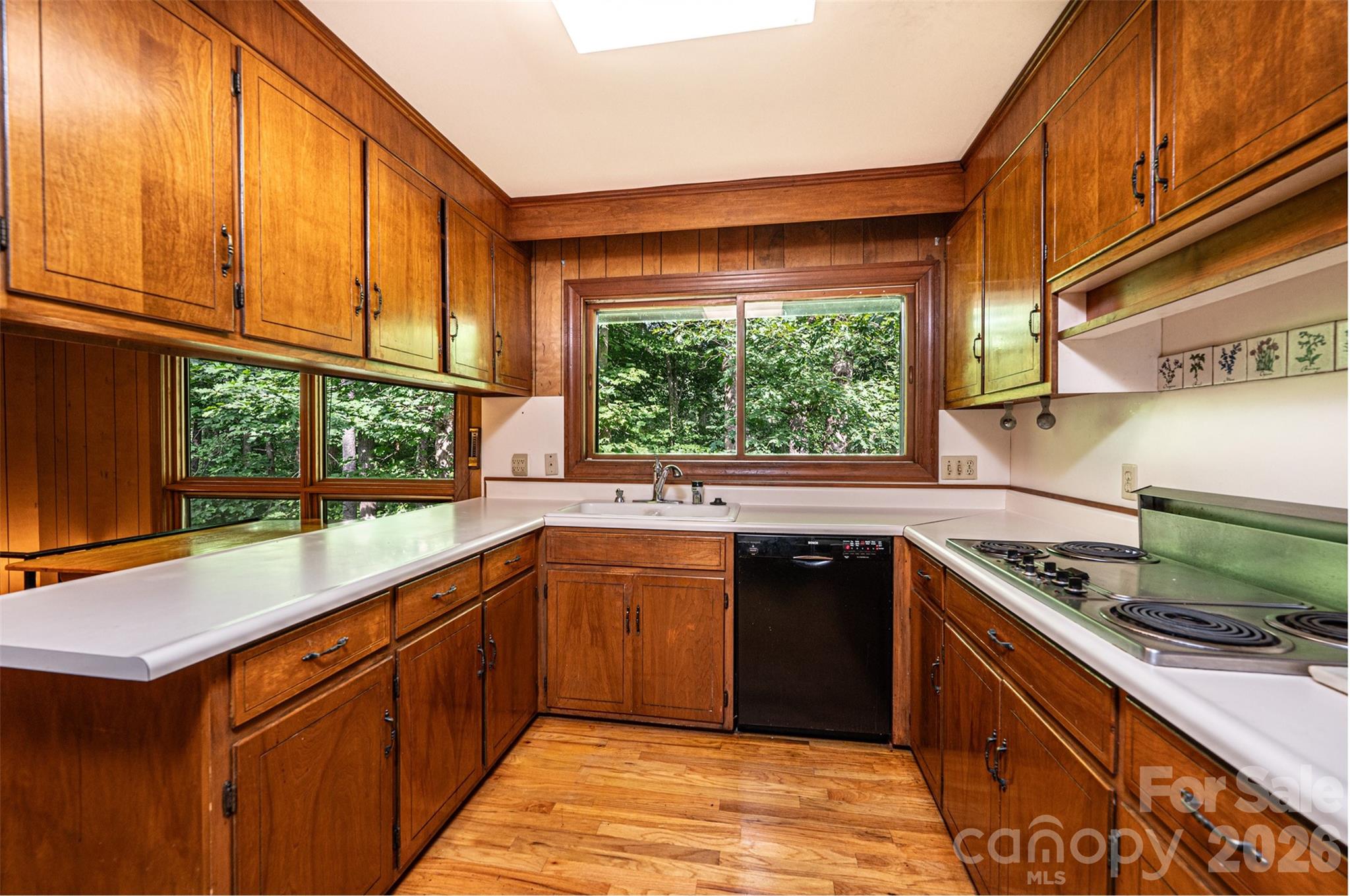 917 Cherokee Place SW — Lenoir