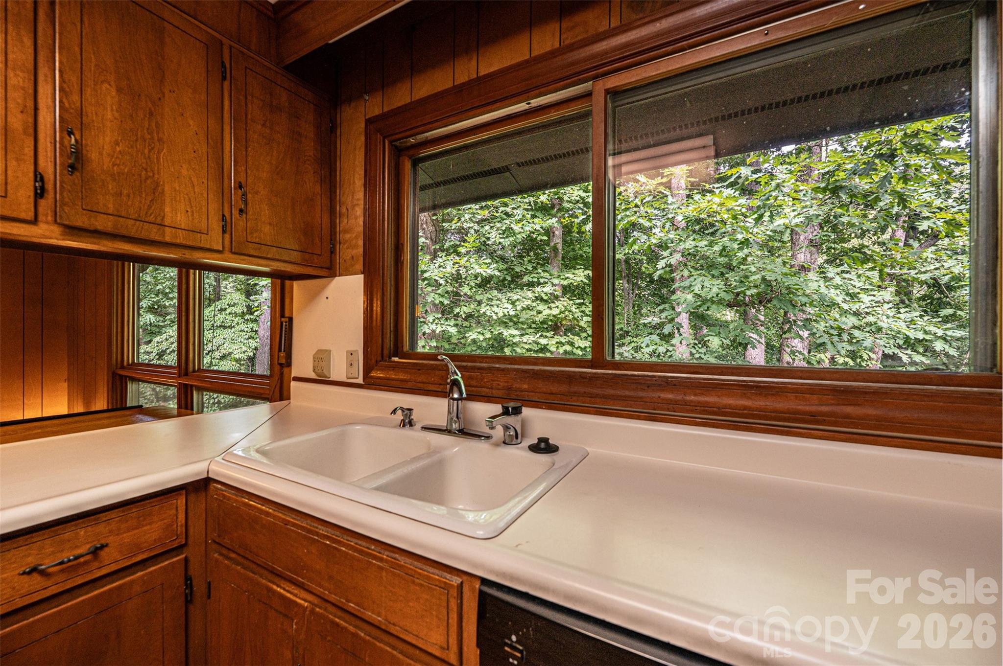 917 Cherokee Place SW — Lenoir