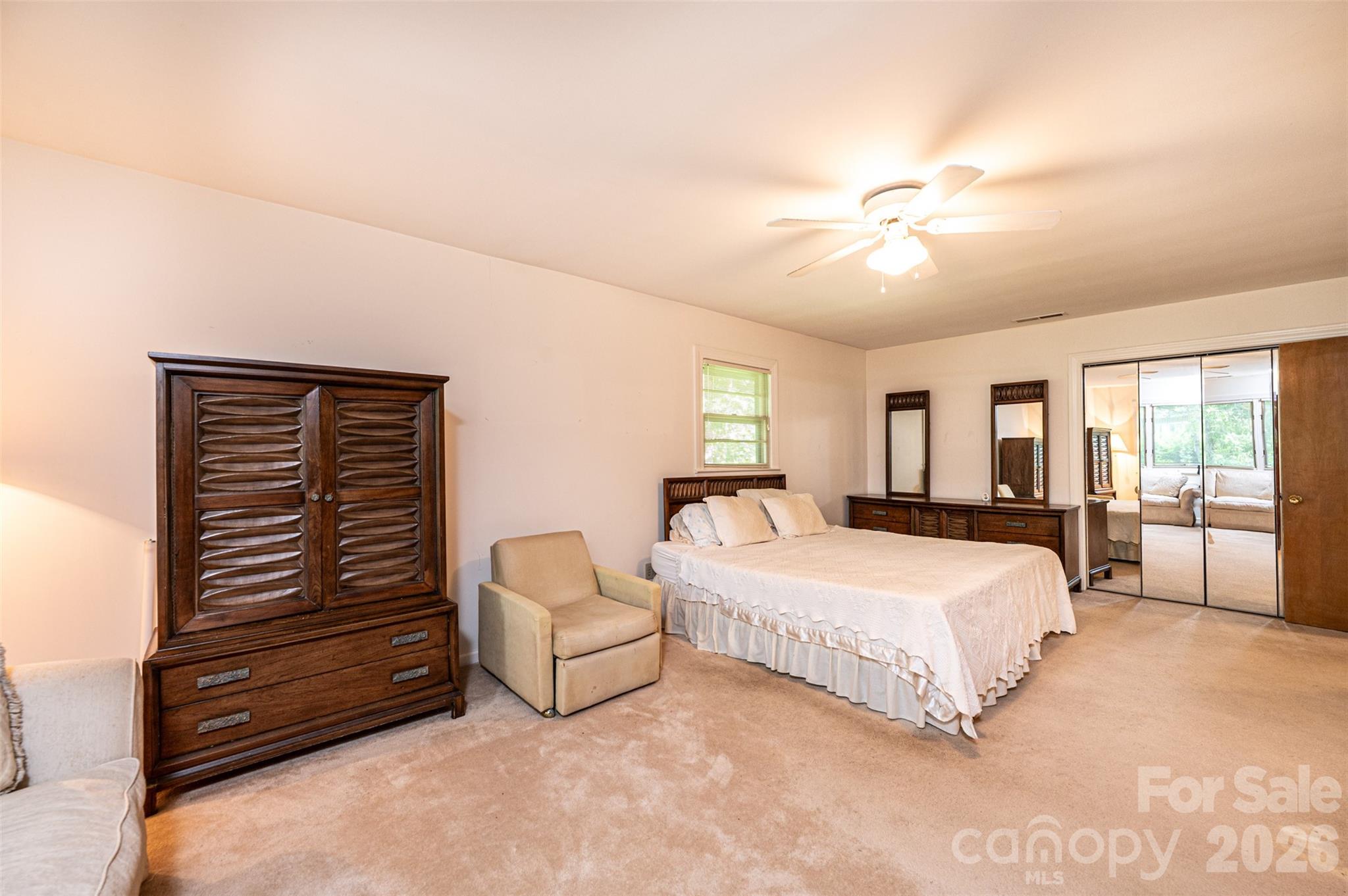 917 Cherokee Place SW — Lenoir