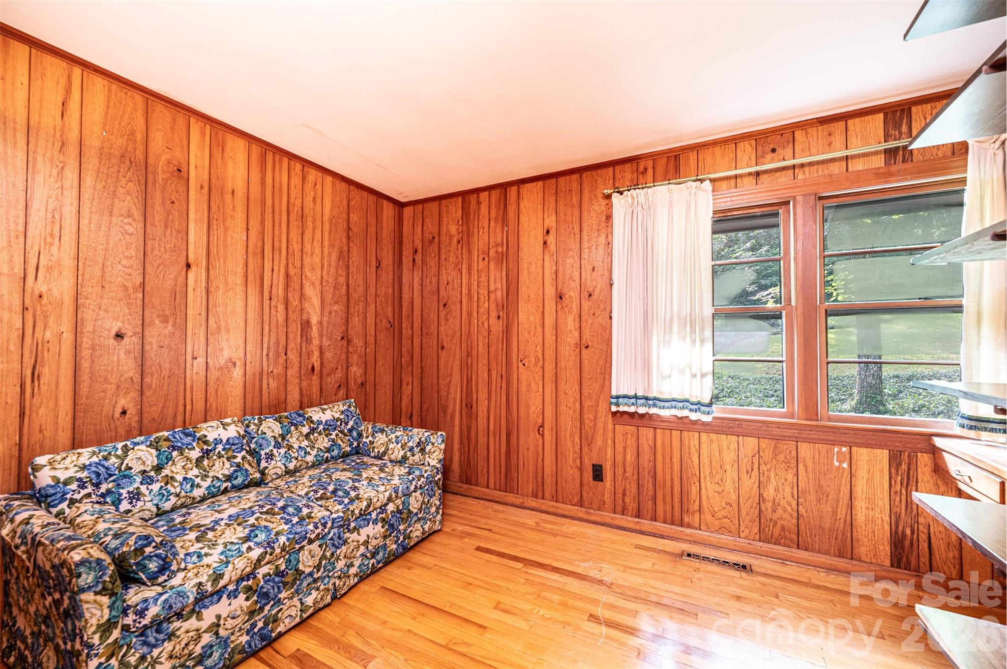917 Cherokee Place SW — Lenoir