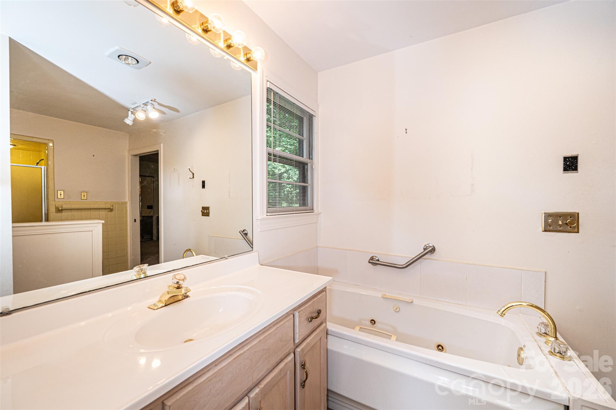 917 Cherokee Place SW — Lenoir