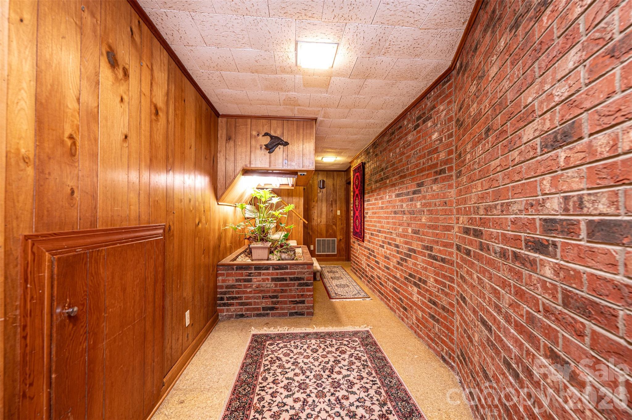917 Cherokee Place SW — Lenoir