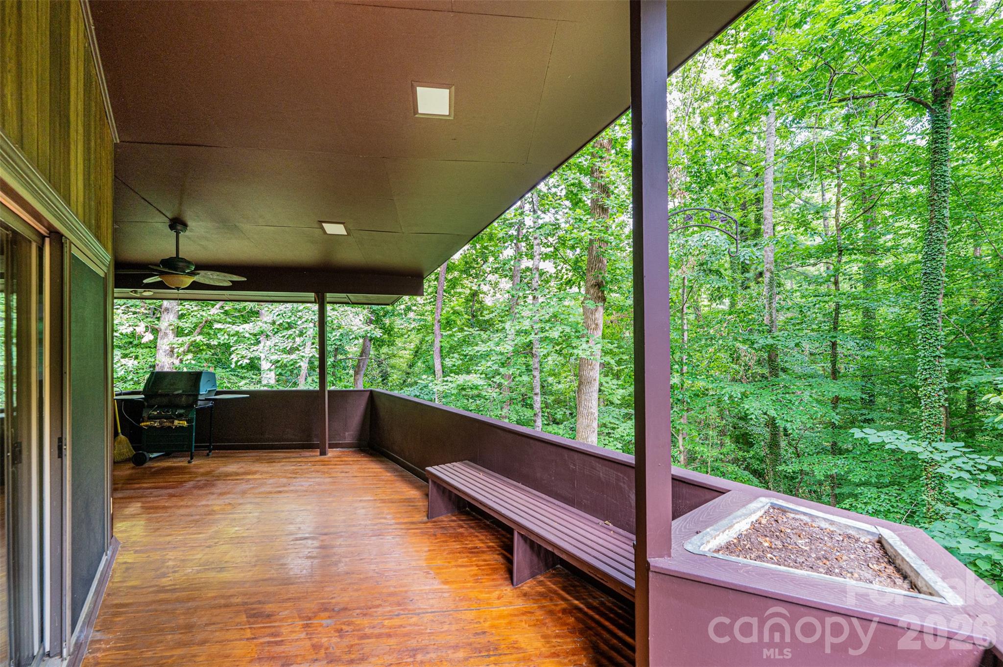 917 Cherokee Place SW — Lenoir