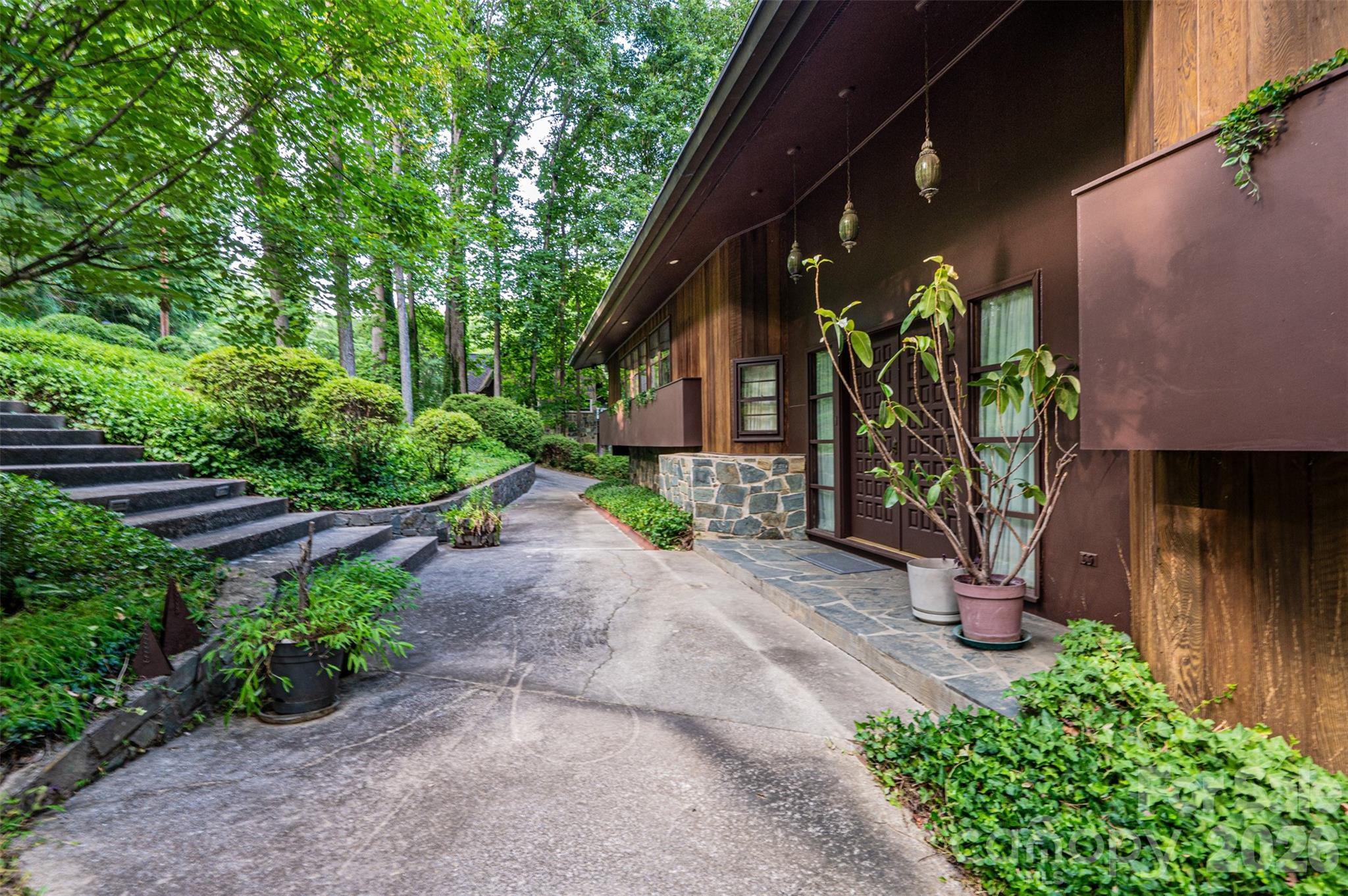 917 Cherokee Place SW — Lenoir