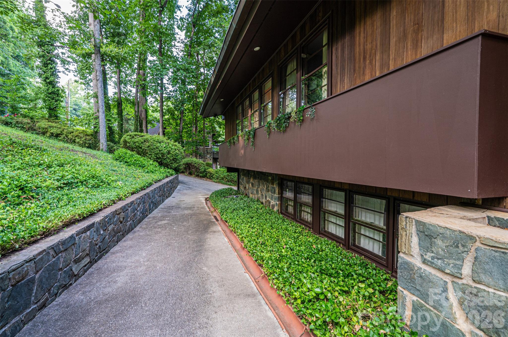 917 Cherokee Place SW — Lenoir
