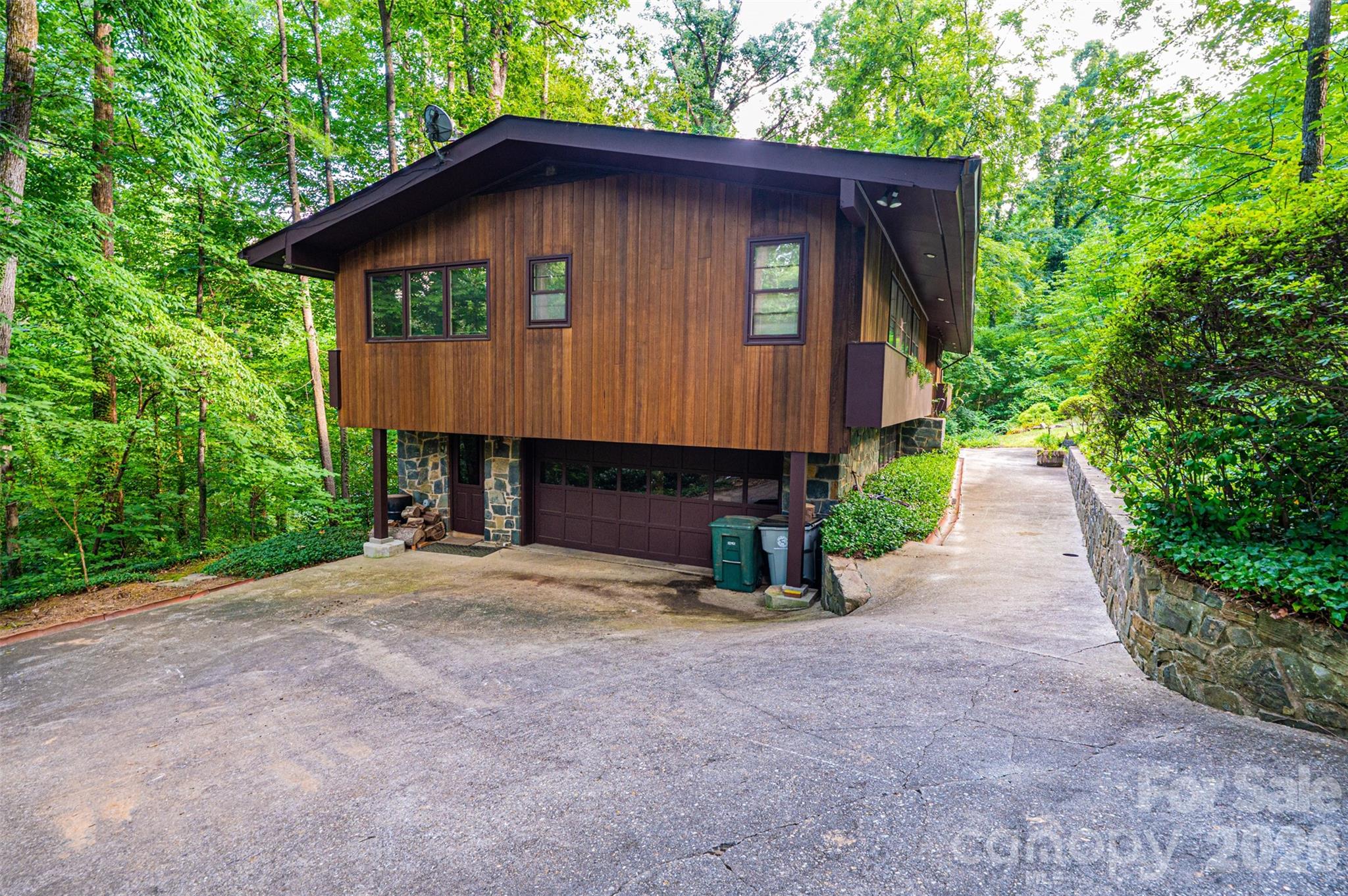 917 Cherokee Place SW — Lenoir