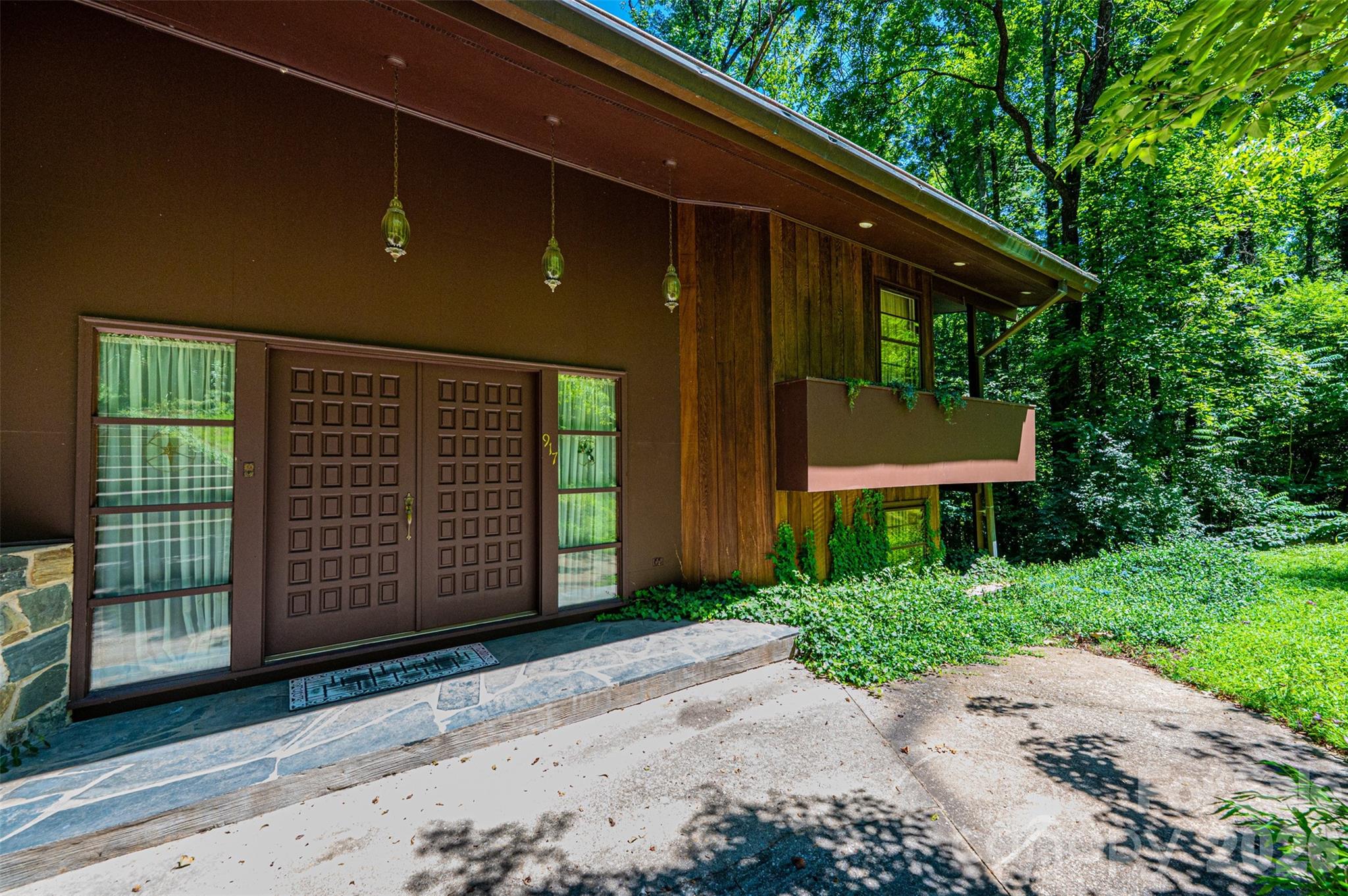 917 Cherokee Place SW — Lenoir