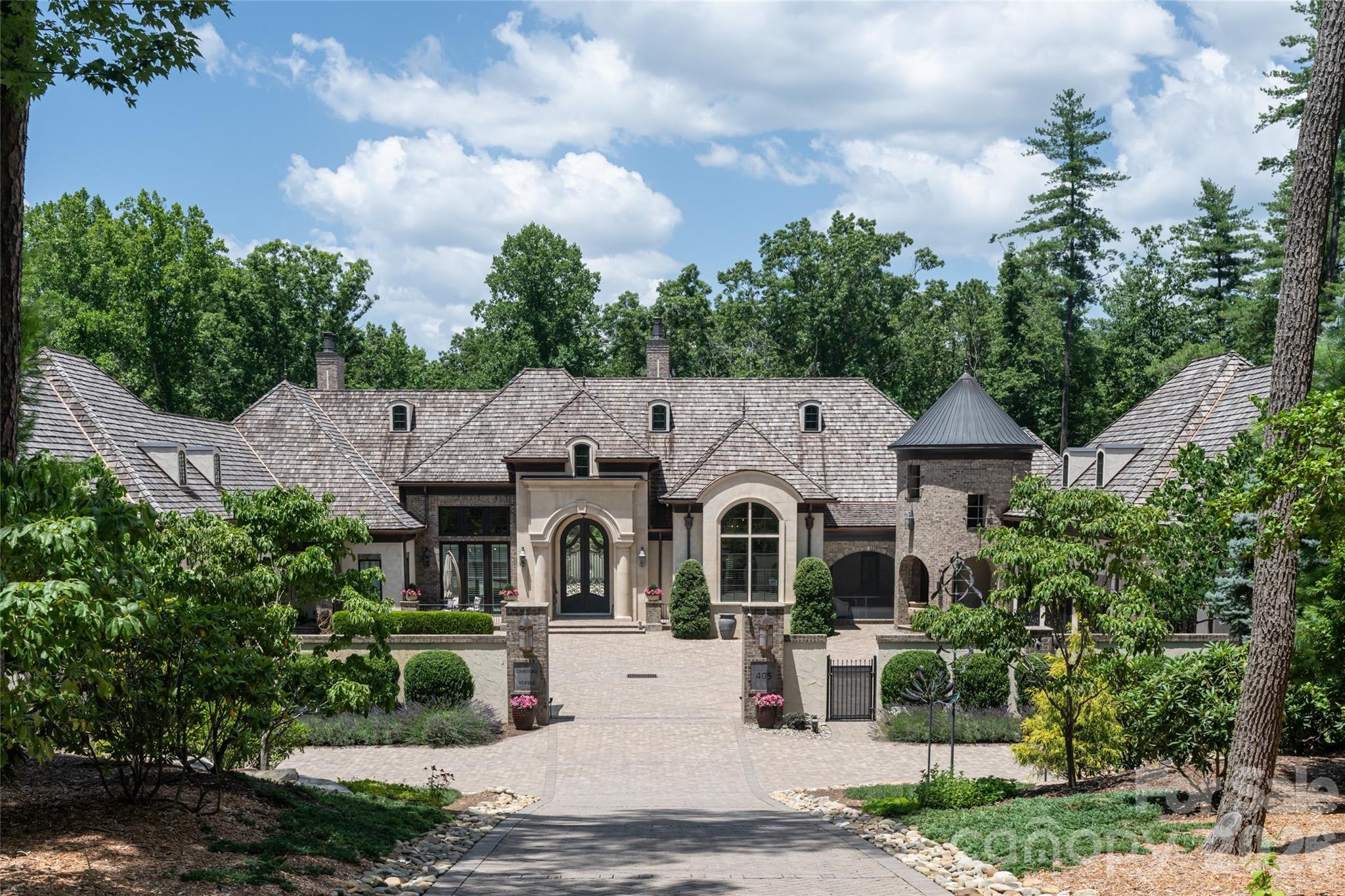 405 Ramble Way — Asheville