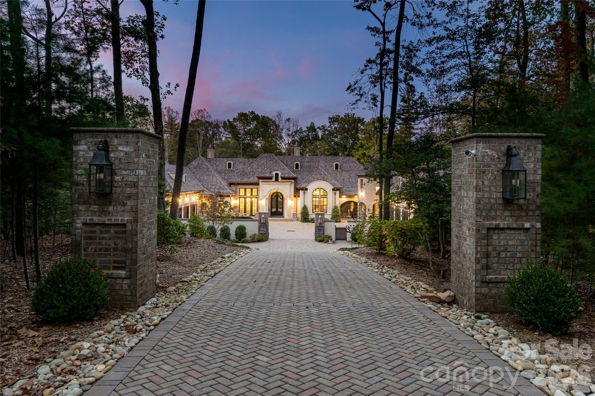 405 Ramble Way — Asheville