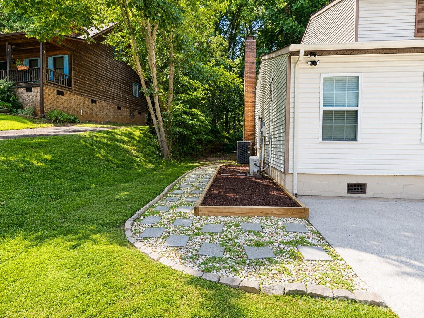 7329 Hounslow Lane — Charlotte