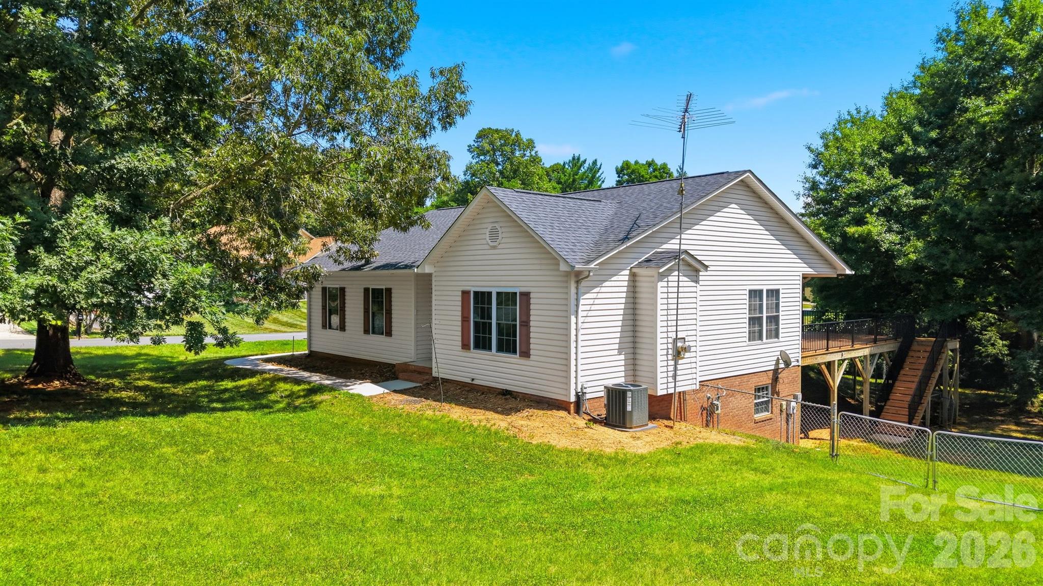 2436 29th Avenue Court NE — Hickory