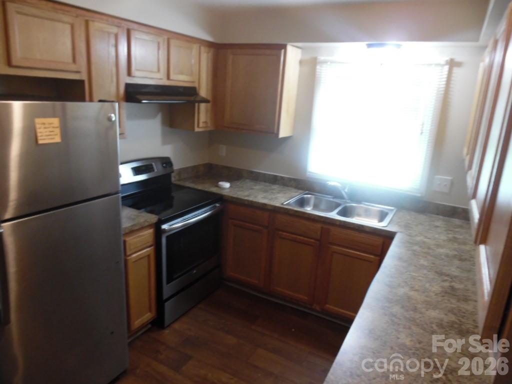 6311 Coach Hill Lane — Charlotte