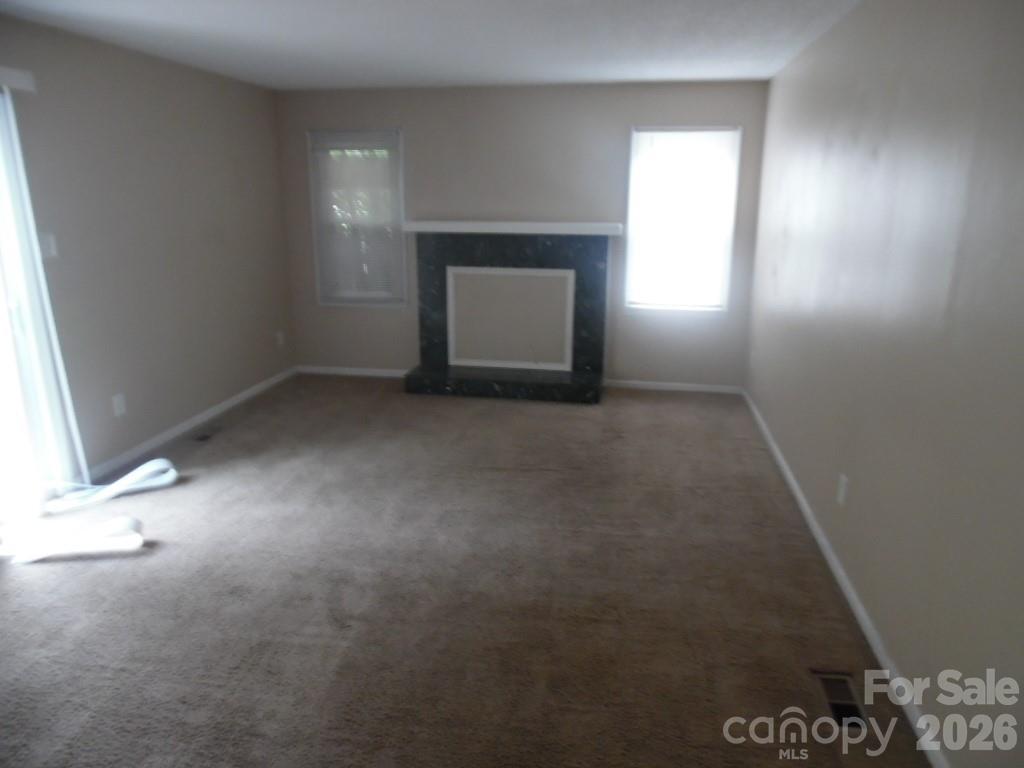 6311 Coach Hill Lane — Charlotte