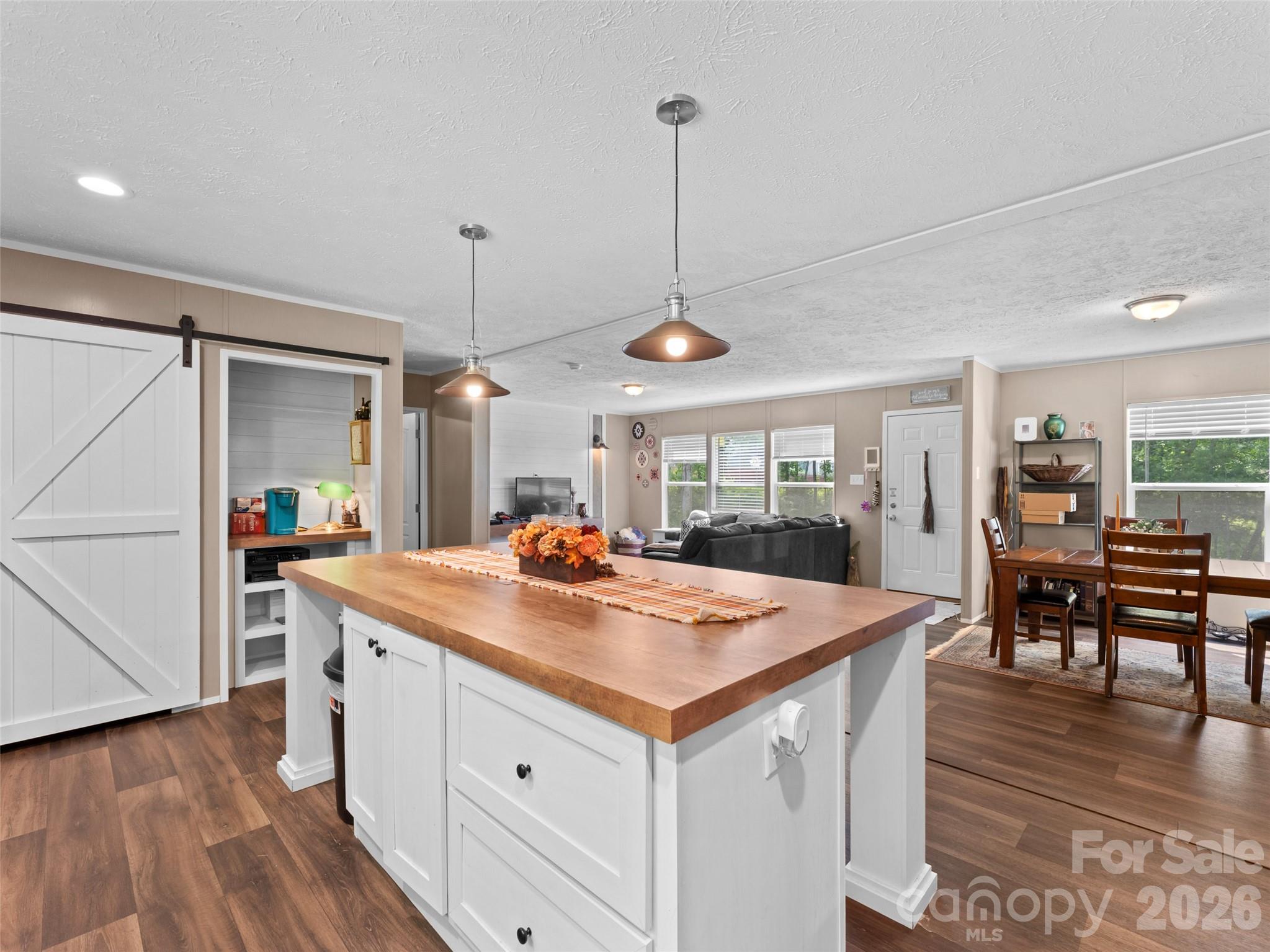64 Tupper Lane — Hendersonville